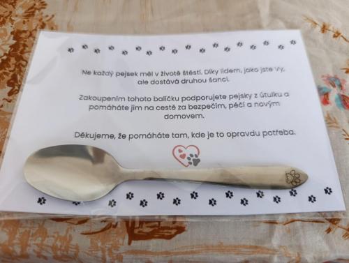 LŽIČKA S TLAPKOU - cena 50,-/ks