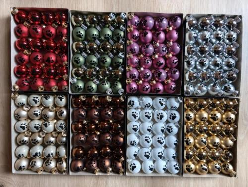 malé vánoční skleněné ozdoby s tlapkami (průměr 2,5 cm) - 200,-/sada 24 ks nebo 10,-/ks